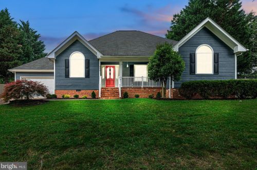 111 Chinaberry Dr, Fredericksburg, VA 22407-8048