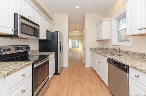 20 Wishing Well Ln, Northville, CT 06776-3440
