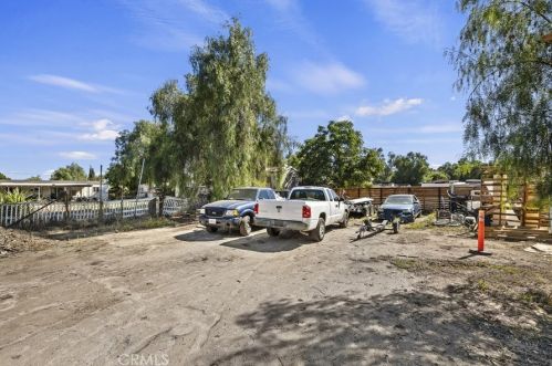 21906 Martin St, Perris CA 92570-8716 exterior