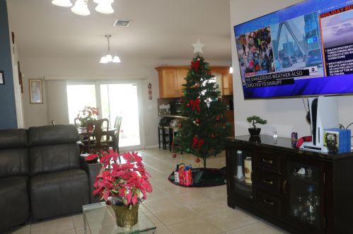 3889 Hiawatha Ave, West Palm Beach, FL 33409-4898
