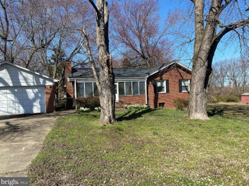 1354 Woodside Dr, Woodbridge VA  22191-3038 exterior