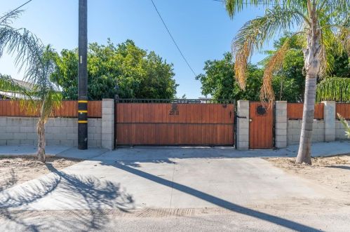 2211 Mallory St, San Bernardino, CA 92407-6432