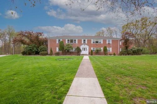 7 Rustic Cir, Montvale, NJ 07645-1533