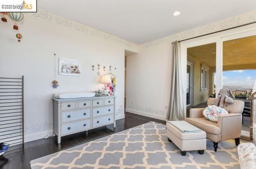 13445 Campus Dr, Oakland CA  94619-3711 exterior