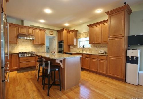 1774 Pleasantville Rd, Briarcliff NY  10510-1116 exterior