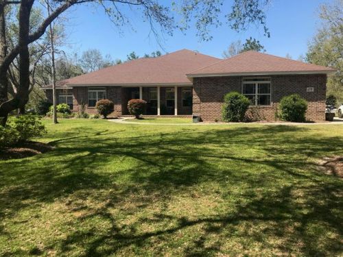 679 Carver Cir, Alford, FL 32420-6103