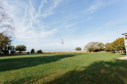 1463 Goblet Ave, Mount Pleasant SC  29464-4831 exterior