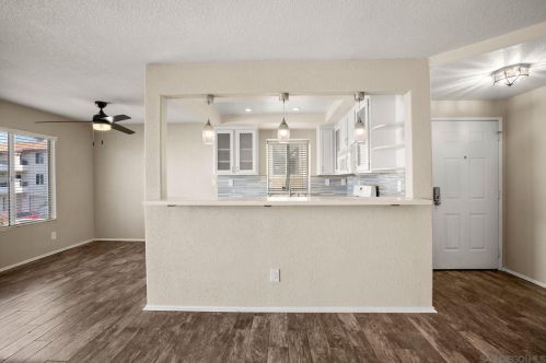 7478 Altiva Pl, Carlsbad CA  92009-6415 exterior