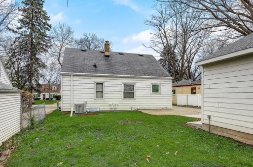 523 112, Milwaukee WI 53226-4132 exterior