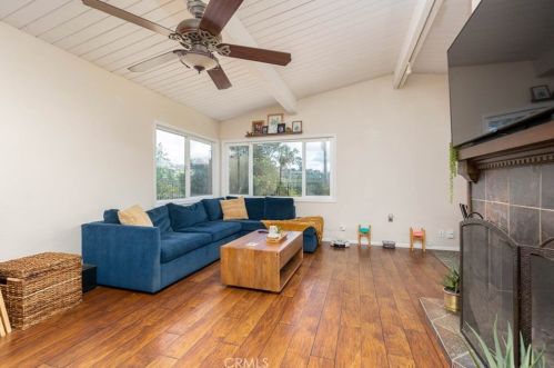 1145 Robin Pl, Vista, CA 92084-7312