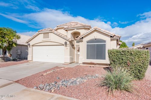 180 Manor St, Chandler, AZ 85225-7017