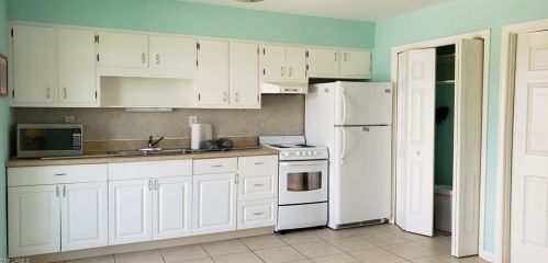 110 Court Ln, Naples FL  34109 exterior