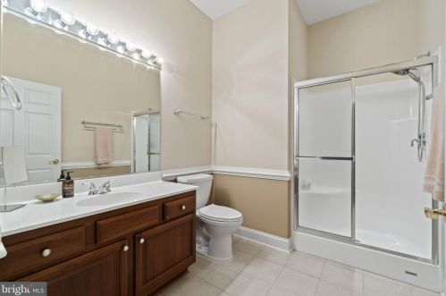 17621 Stonegait Ct, Round Hill VA  20141-2264 exterior