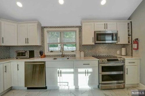 20 Highland Ave, West Milford NJ  07480-3855 exterior