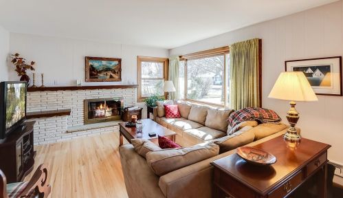 10254 York Ln, Minneapolis, MN 55431-3255
