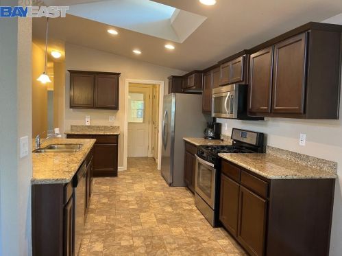 1462 Salamanca Ave, Hayward CA  94544-6256 exterior