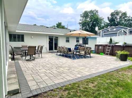 2 Monson Dr, Peabody MA 01960-3548 exterior