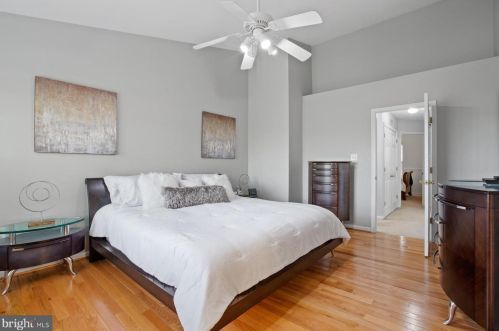 6724 Emmanuel Ct, Gainesville VA  20155-1492 exterior