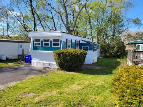 39 D St, Groton, CT 06340-5363