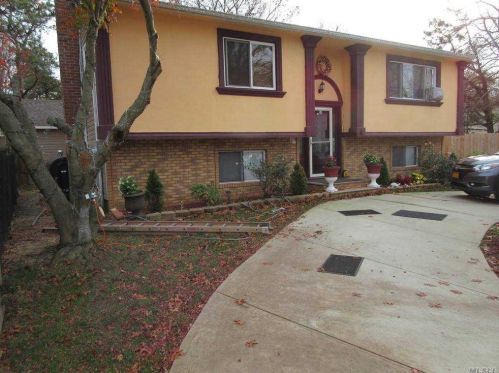 60 Patton Ave, Wheatley Heights NY  11798-4211 exterior