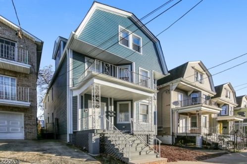 646 Grove St, Irvington, NJ 07111-3717