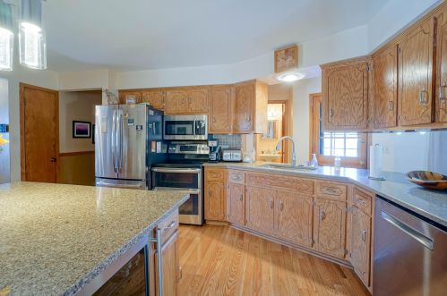 14460 Wilbur Dr, Waukesha WI  53151-5254 exterior