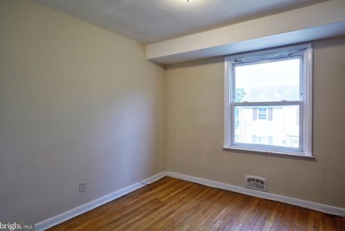 6833 Lee Ave, Camden NJ  08110-6122 exterior