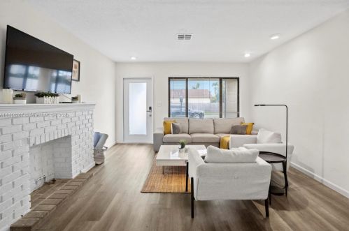 48 7 St, Dania Beach FL  33004-2306 exterior