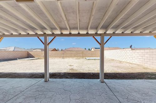 43123 Fleetwood Dr, Lancaster CA 93535-5213 exterior