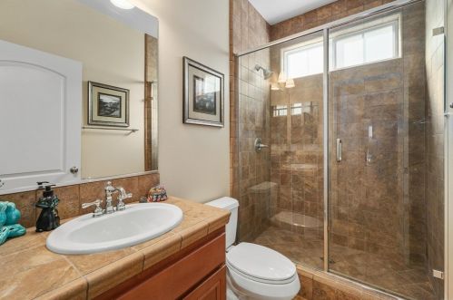 1050 Straightaway Ct, Oceanside CA  92057-1949 exterior