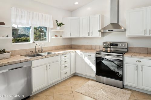 25 Spur Ct, Sedona AZ 86351-8970 exterior