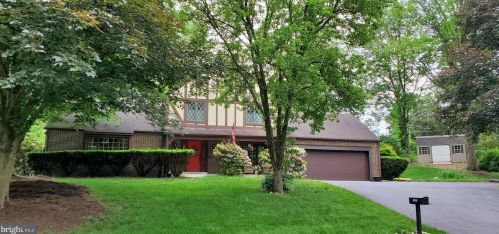 1001 Eric Dr, Harrisburg, PA 17110-2808