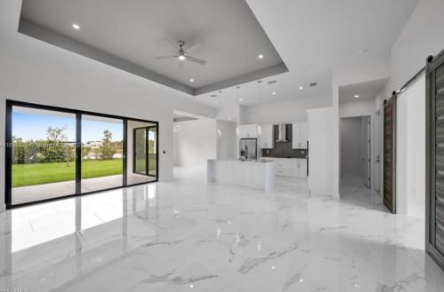 50 4th St, Cape Coral, FL 33909-1923