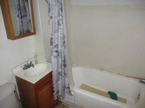 2463 35, Milwaukee WI 53210-3037 exterior