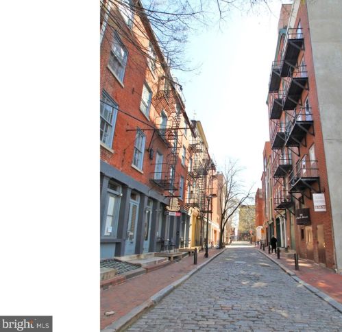 239 Market St, Philadelphia PA  19106-4551 exterior
