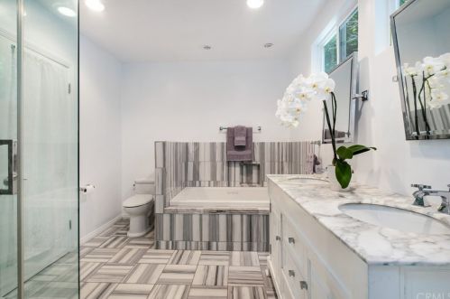 3315 Laurel Canyon Blvd, North Hollywood CA  91604-4133 exterior