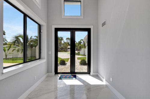 118 Swinton Cir, Delray Beach FL  33444-4245 exterior