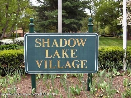 29 Hampton Ct, Tinton Falls NJ  07701-5407 exterior