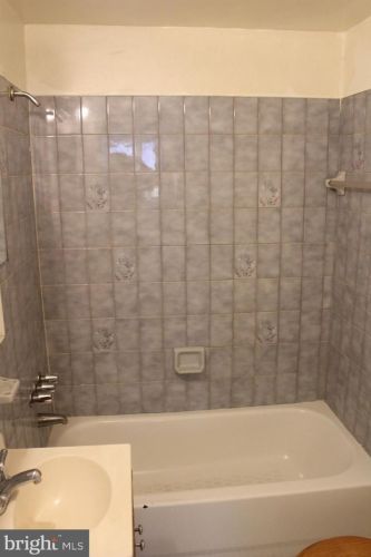 1127 48th Pl, Washington, DC 20019-3915