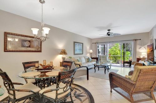 7811 Regal Heron Cir, Naples, FL 34104-5849