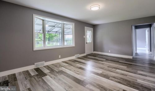 398 Lockwillow Ave, Harrisburg PA  17112-2557 exterior