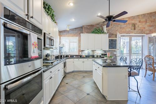 7002 Lone Cactus Dr, Glendale AZ 85308-9508 exterior