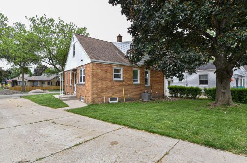 8912 Auer Ave, Milwaukee WI  53222-3624 exterior