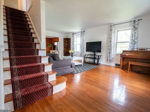 89 Darling Ave, Bloomfield, NJ 07003-5407