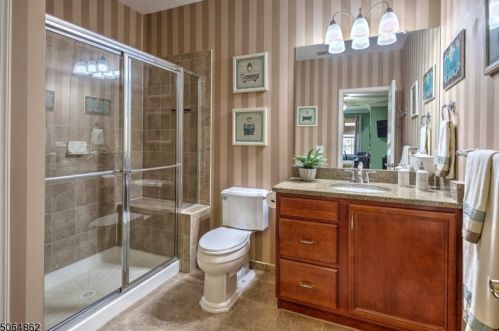 805 Brook Hollow Dr, Whippany NJ  07981 exterior