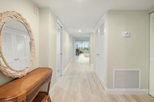 21 Bluebill Ave, Naples FL  34108-1794 exterior