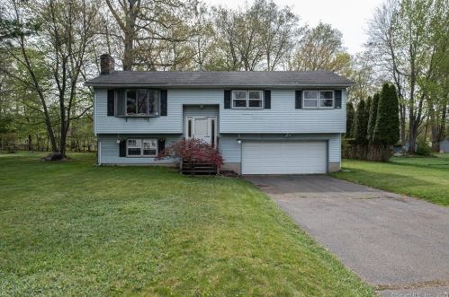 38 Pieper Dr, Wallingford CT  06492-2016 exterior