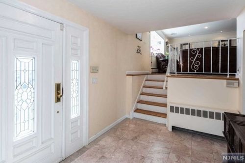 552 Princeton St, N Milford NJ  07646-2015 exterior