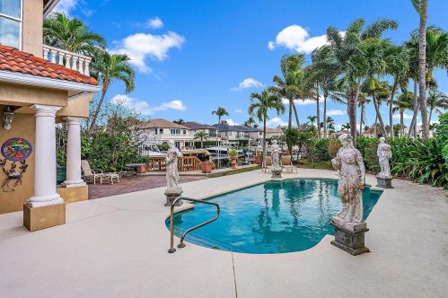 734 Sandy Point Ln, West Palm Beach, FL 33410-3427