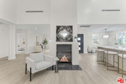 11512 La Maida St, North Hollywood CA  91601-4323 exterior